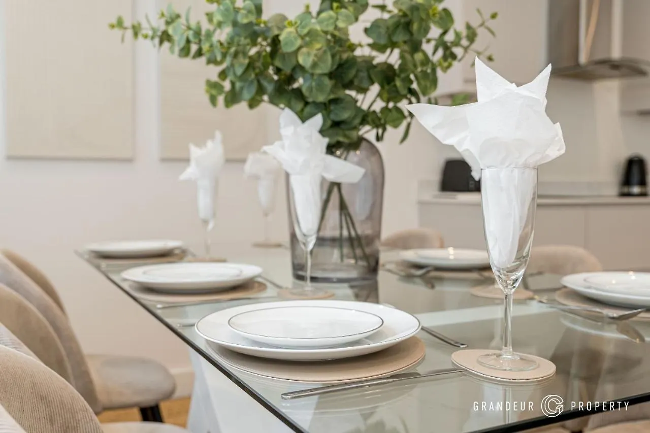 Carbery Lux By Grandeur Property Bournemouth